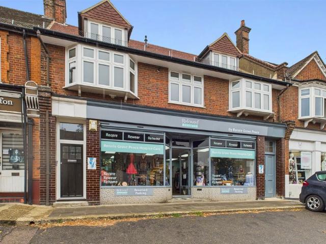 Watling Street, Radlett WD7, 1 bed flat to rent, £1,400 pcm | PrimeLocation
