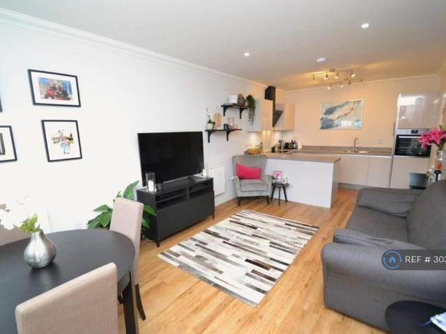 Watling Street, Radlett, WD7 1 bed flat to rent £1,650 pcm £381 pw