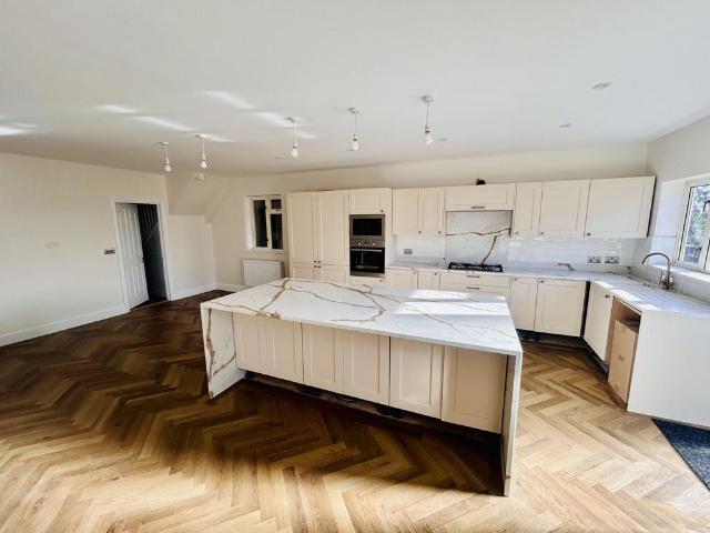 Watling Street, Rochester, ME2 5 bed detached house to rent £3,200 pcm £738 pw