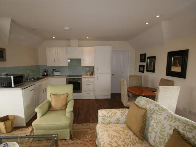 Watlington Road, Oxfordshire OX44 2 bed apartment to rent £1,395 pcm £322 pw