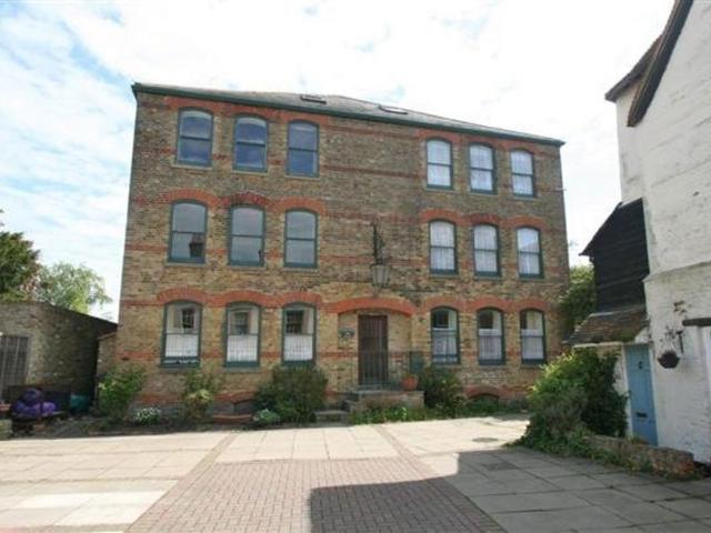 Watneys Wharf Sandwich 1 bed flat to rent £850 pcm £196 pw