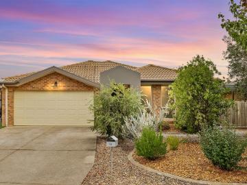 Watson, Kenny, Yass Valley, Victoria - Equipped kitchen
