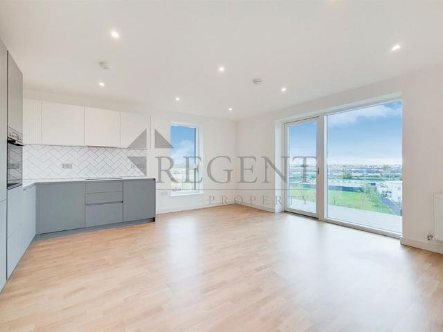 Watson House, Greenleaf Walk, UB1 2 bed apartment to rent £2,100 pcm £485 pw