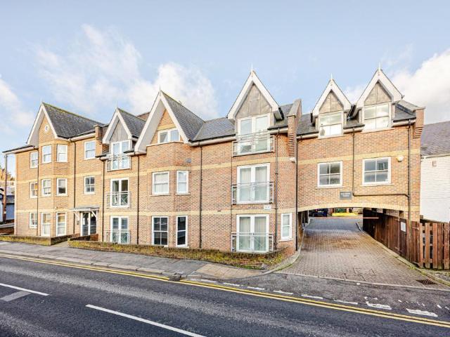 Watsons Yard, Bishops Stortford, CM23 2 bed apartment to rent £1,350 pcm £312 pw
