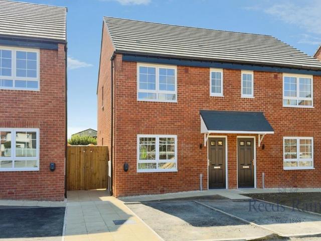 Wauds Way, Selby YO8 3 bed semi detached house to rent £1,395 pcm £322 pw