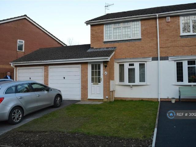 Waun Gron, Pontardawe, Swansea, SA8 2 bed semi detached house to rent £795 pcm £183 pw