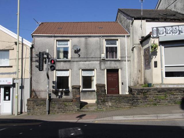 Waunrhydd Road, Tonyrefail, CF39 8EN 1 bed flat to rent £550 pcm £127 pw