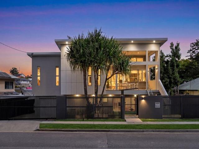 Wavell Heights Two Full Kitchens and Multiple Living Areas