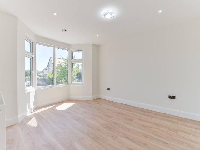Waverley Way, Carshalton Beeches, Carshalton SM5, 1 bed flat to rent, £1,650 pcm | PrimeLocation