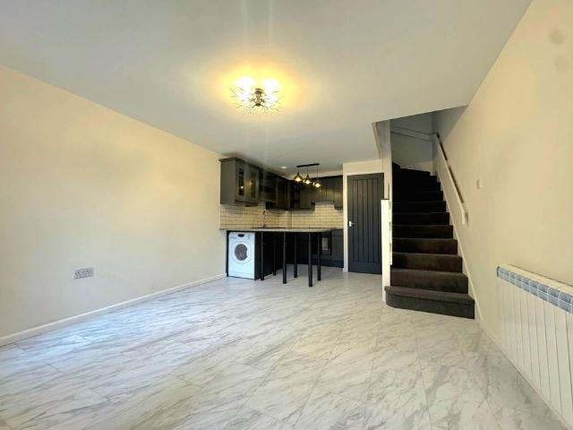Waverley Court, Woking, Surrey, GU22 7XJ