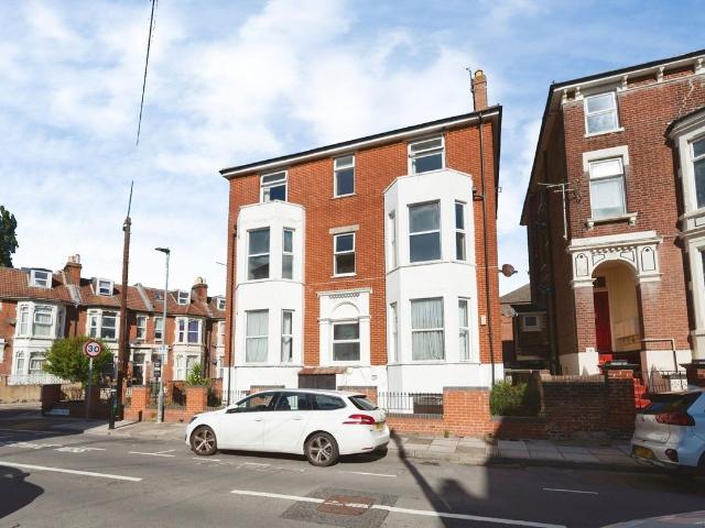 Waverley Grove, Southsea, Hampshire PO4, 3 bed flat to rent, £1,300 pcm | PrimeLocation