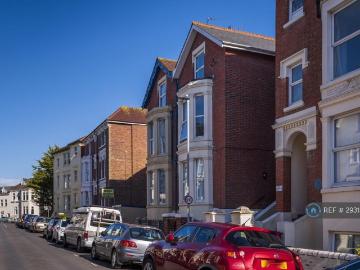 Waverley Grove, Southsea, PO4 2 bed flat to rent £1,050 pcm £242 pw