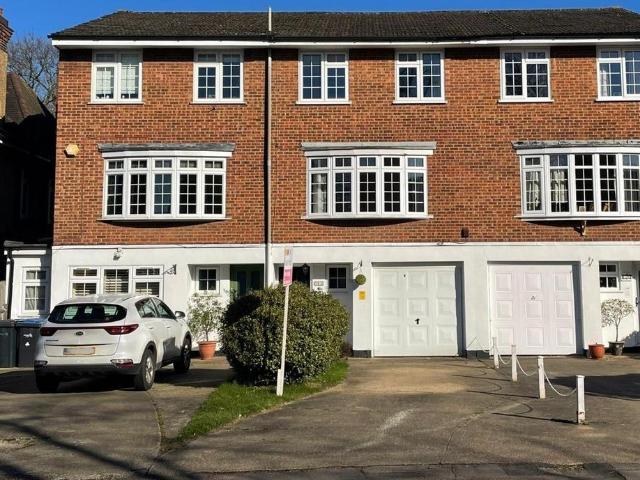 Waverley Road, ENFIELD 4 bed house to rent £2,500 pcm £577 pw