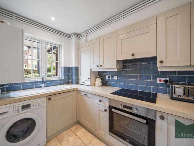 Waverley Road, Enfield EN2, 2 bed flat to rent, £1,800 pcm | PrimeLocation