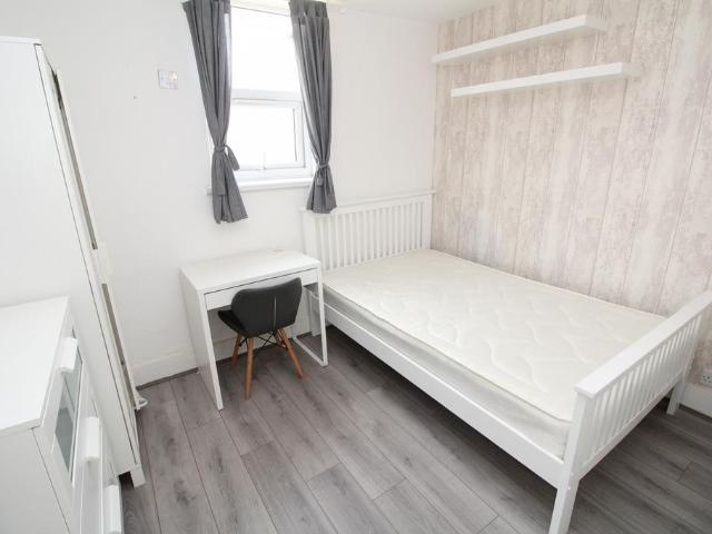 Waverley Road, Plumstead SE18 1 bed in a house share to rent £800 pcm £185 pw