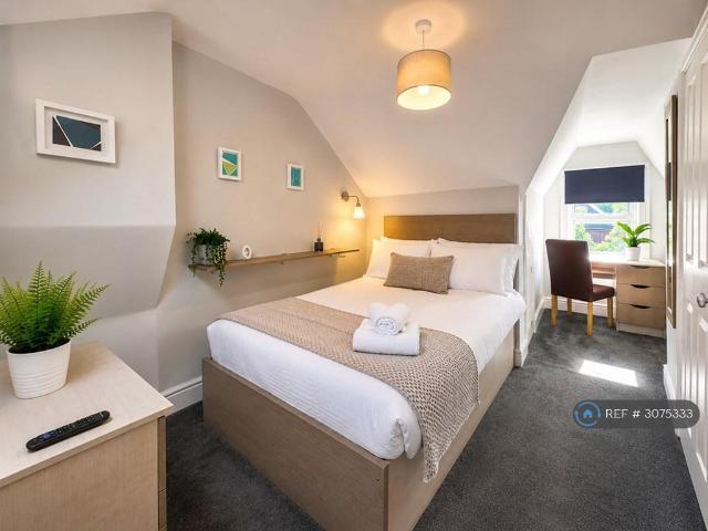 Waverley Road, Reading, RG30 1 bed in a house share to rent £795 pcm £183 pw