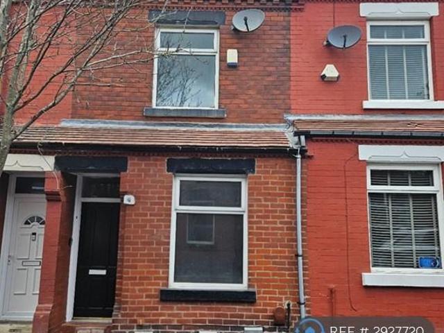 Waverley Road West, Manchester, M9 2 bed terraced house to rent £1,050 pcm £242 pw