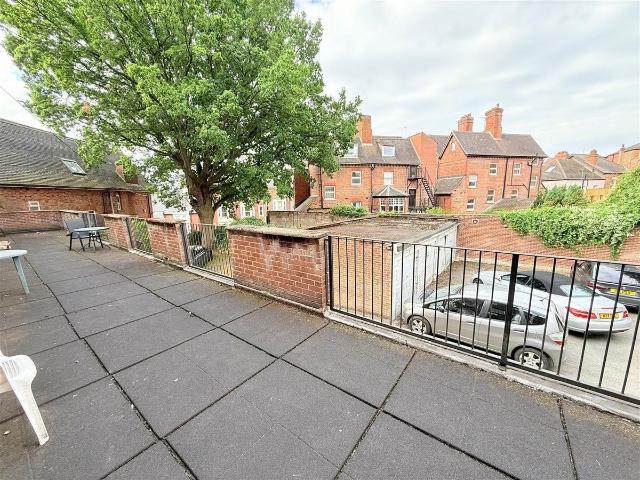 Waverley Street, Nottingham NG7, 3 bed flat to rent, £1,200 pcm | PrimeLocation