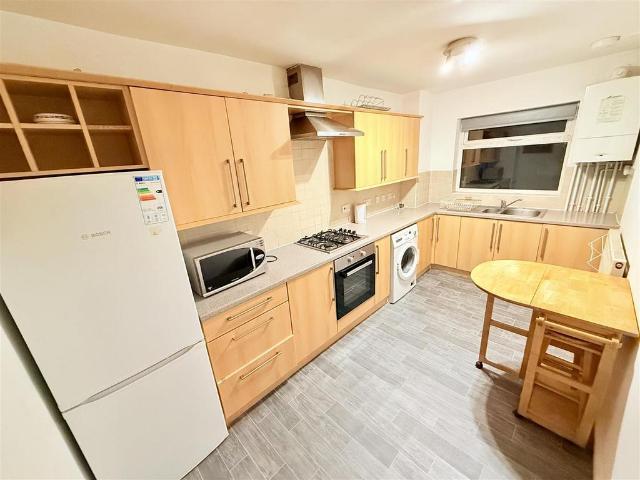 Waverley Street, Nottingham NG7 2 bed flat to rent £1,050 pcm £242 pw