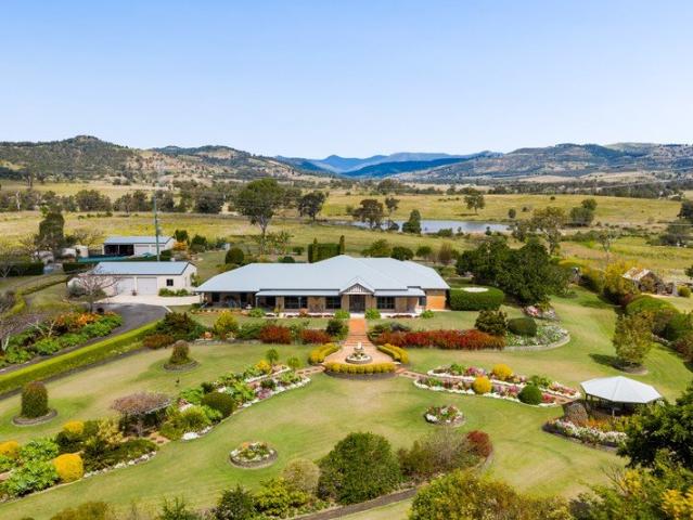 Wayval Views A Private Estate of Breathtaking Gardens, Panoramic Mountain Vistas, and Unrivalled Lifestyle