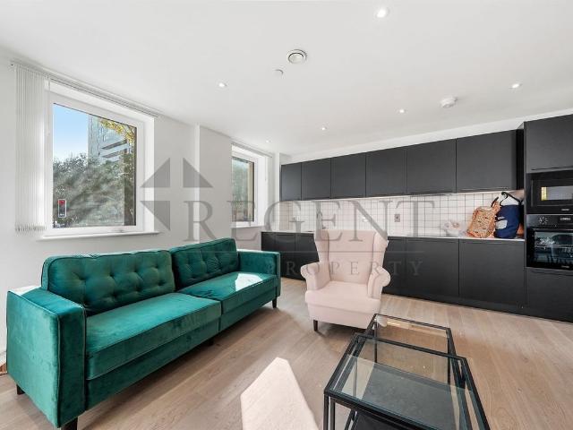 Wayfare House, Cotton St E14, 3 bed flat to rent, £3,596 pcm | PrimeLocation