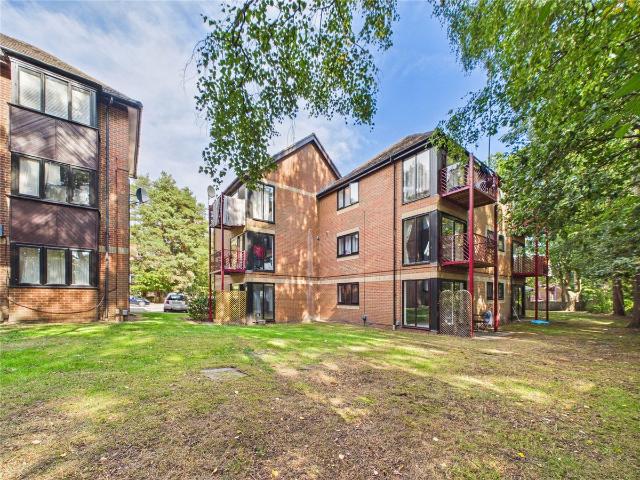 Wayland Close, Bracknell, Berks RG12, 1 bed flat to rent, £1,200 pcm | PrimeLocation