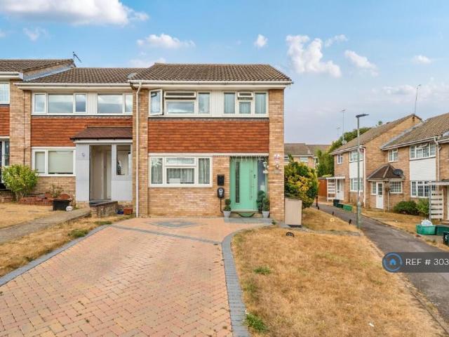 Wayne Close, Orpington, BR6 3 bed end of terrace house to rent £2,200 pcm £508 pw