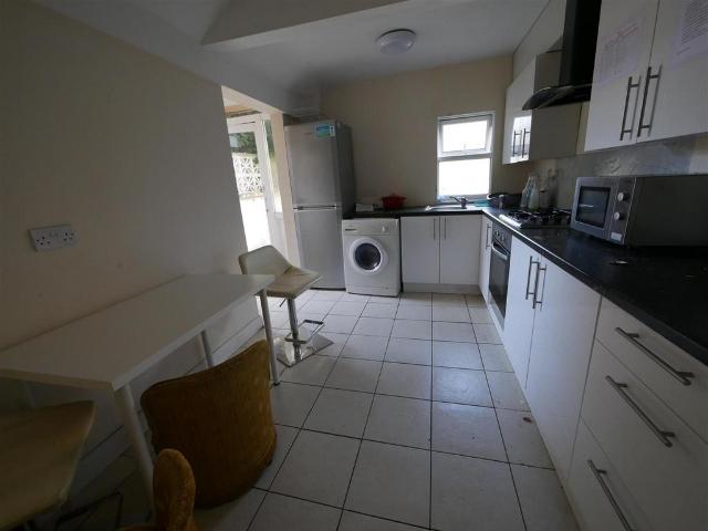 Wayside, Bournemouth, BH1 4 bed house share to rent £750 pcm £173 pw
