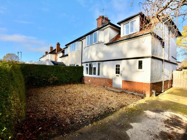 Wayside Crescent, Harrogate, North. 3 bed semi detached house to rent £1,650 pcm £381 pw