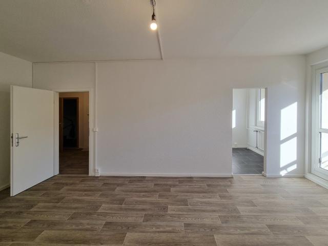 ! WBS L erforderlich ! 4 Zimmer Wohnung / Platz für die ganze Familie / Hereinspaziert!