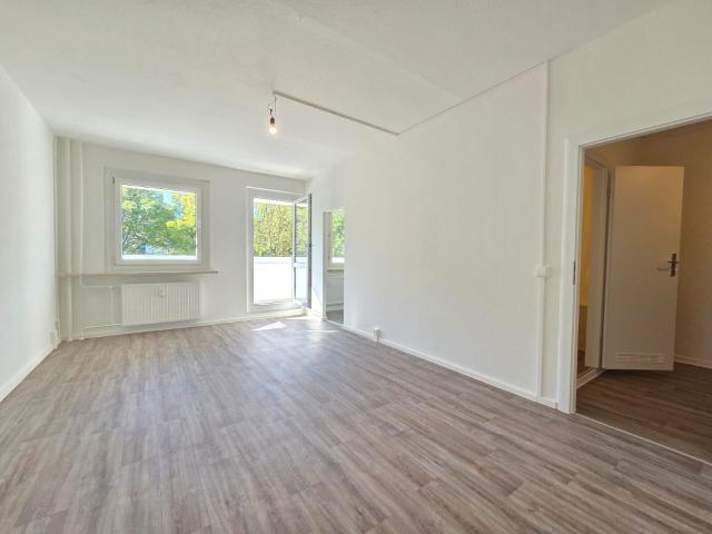 WBS L erforderlich * Wir renovieren! 3 Zimmer Wohnung im Erdgeschoss mit Balkon!