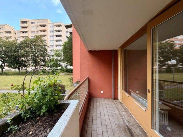 ! WBS mit Besonderem Wohnbedarf ! Charmante 1 Zimmer Wohnung mit großem Balkon, Fischgrätparkett und viel Gestaltungsspielraum