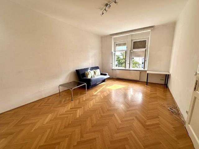 WG Taugliche sonnige 3 Zimmer Altbauwohnung mit Balkon nahe des Jakominiplatzes und des Augartens in Grazer Bezirk Jakomini