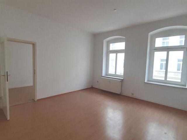 WG Wohnung mit 4 Zimmern, 2.OG mit 2 Bädern und 2 Küchen in Gera