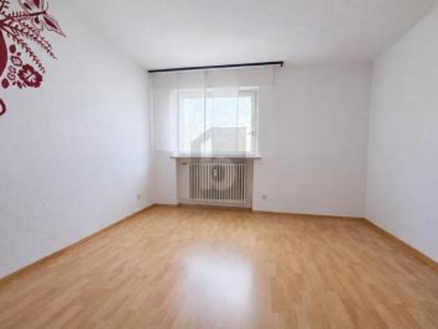 WG ZIMMER, AB SOFORT FREI 300,00 EURproMonat Kaltmiete, ca.12,00 m² Wohnfläche