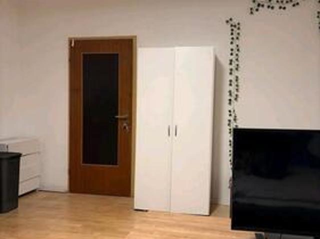 WG ZIMMER FREI IN FRANKFURT AB 1. NOVEMBER NUR FÜR MÄDELS