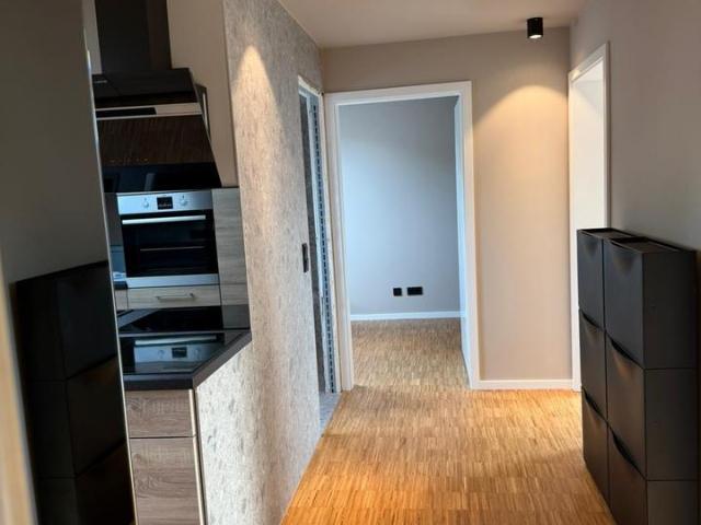 WG Zimmer in 3er WG in Frankfurt Nieder Erlenbach Strom + Interne