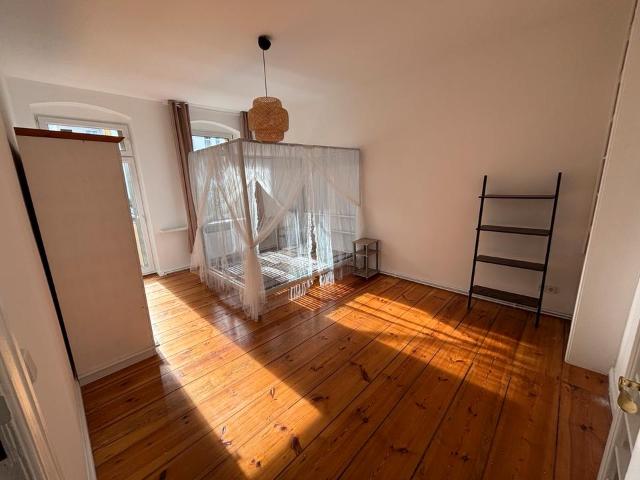 Wg Zimmer in charmanter Altbauwohnung REINE MÄDCHEN WG