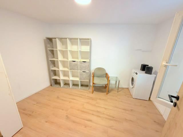WG Zimmer in frisch renovierter Wohnung zu vermieten