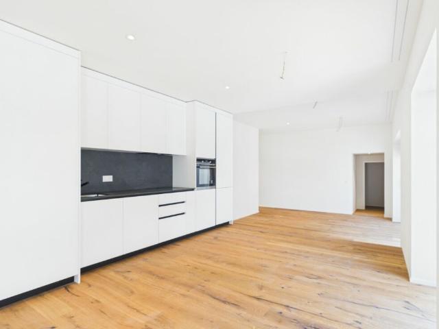 WG Zimmer in moderner 7.5 Zimmer Wohnung in ruhiger Lage