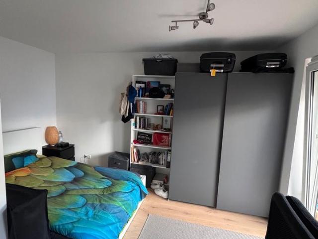 WG ZIMMER IN MÜNCHEN MIT BALKON PRÄFERIERT FRAUEN