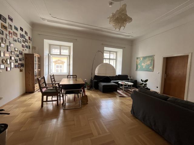 WG geeignet – Absolute Innenstadtlage! Traumhaft schöne 4 Zimmer Wohnung mit separaten Küche im Herzen von Graz nahe dem Grazer Hauptplatz und Schloßberg – Provisionsfrei