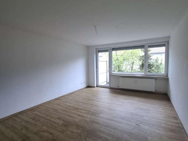 WG geeignet modernisierte 3 Zimmer Wohnung mit Balkon