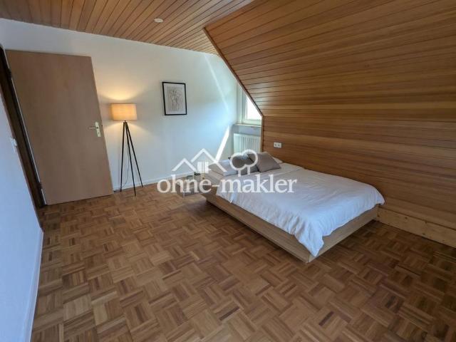 WG geeignete 4 Zimmer DG Whg mit Holzfußboden, Balkon, Wohnküche