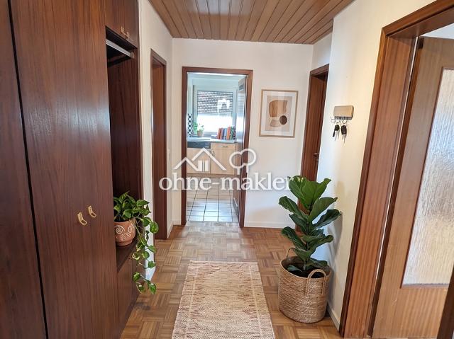 WG geeignete 4 Zimmer DG Whg mit Holzfußboden, Balkon, Wohnküche