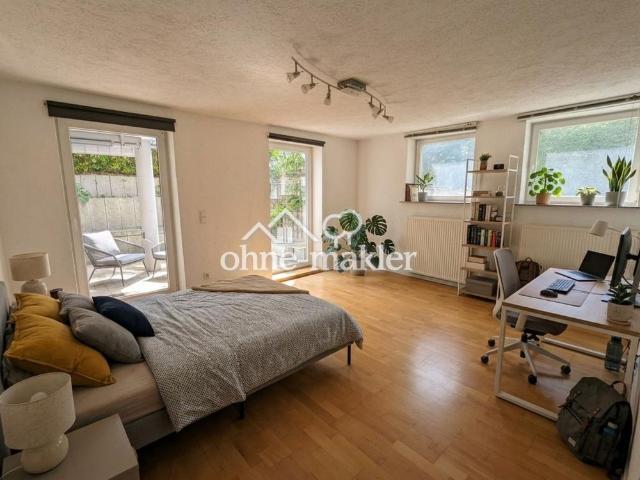 WG geeignete 4 Zimmer DG Whg mit Holzfußboden, Balkon, Wohnküche