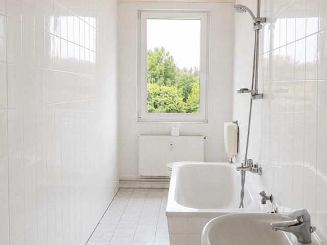 WG geeignete 4 Zimmer Maisonette Wohnung mit BALKON – wird momentan renoviert