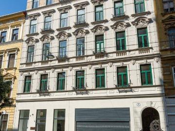 Bei der Canisiuskirche schöne Altbauwohnung WG geeignet