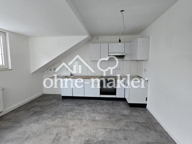 WG geeignete helle 3 Zimmer Dachgeschoss Wohnung, Einbauküche
