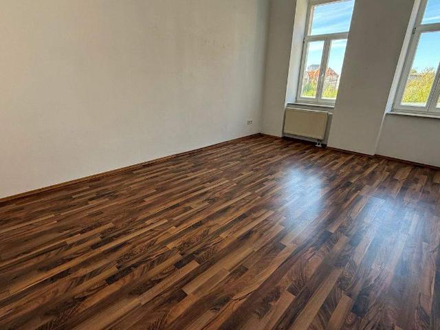 WG gerechts im 2. OG *moderne BodenbelÃ¤ge Eckbadewanne Balkon City Nah